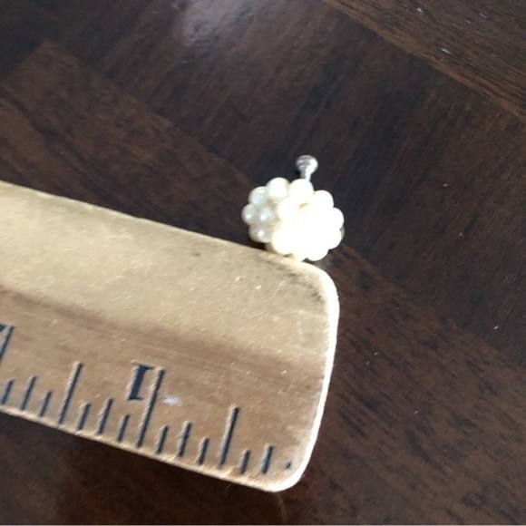 Vintage Screw back Earrings - Picture 4 of 4